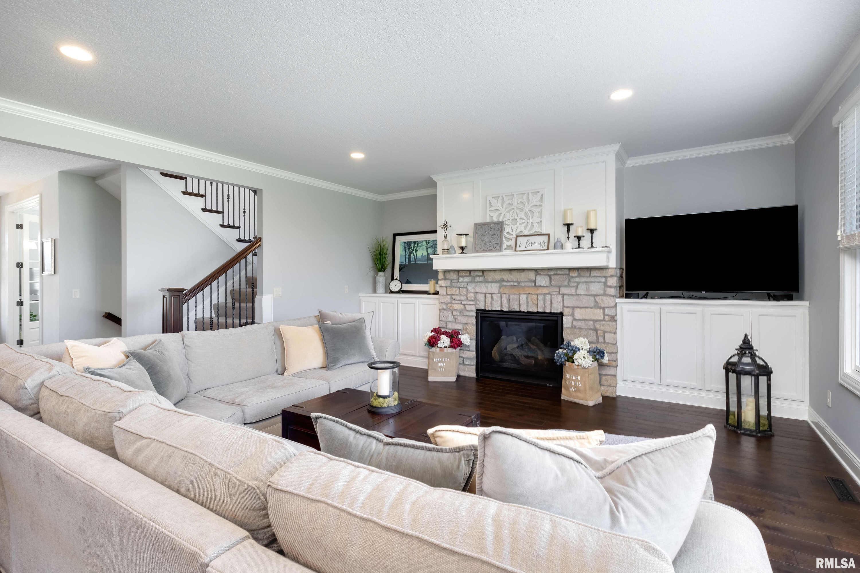 6347 Cardinal Road Bettendorf, IA 52722 - Photo 8 of 51 Gallery Image 8