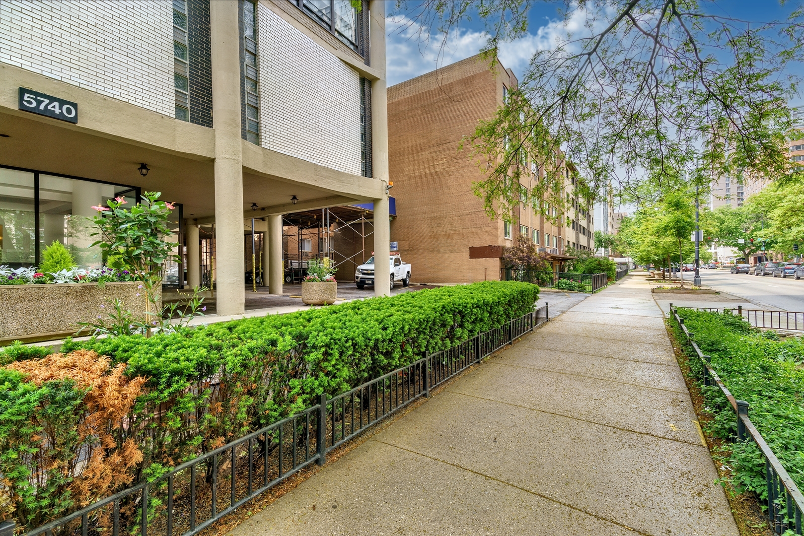 5740 North Sheridan Road, Unit 10D Chicago, IL 60660 - Photo 2 of 22 a view of a garden with pathway