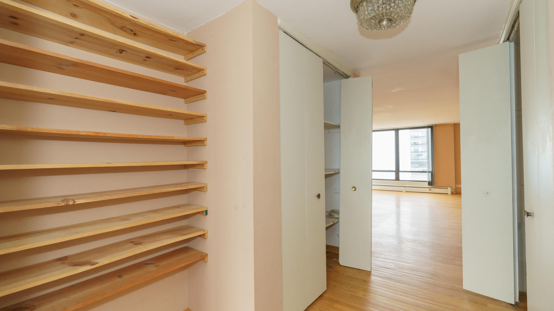 5740 North Sheridan Road, Unit 10D Chicago, IL 60660 - Photo 21 of 22 a view of empty room with wooden floor and fan