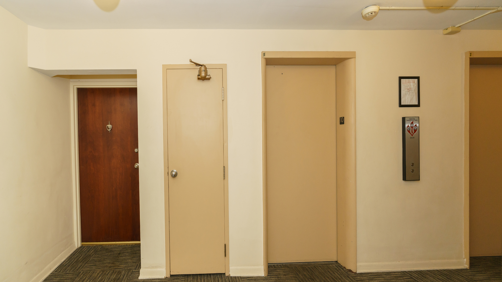 5740 North Sheridan Road, Unit 10D Chicago, IL 60660 - Photo 6 of 22 a view of a bathroom