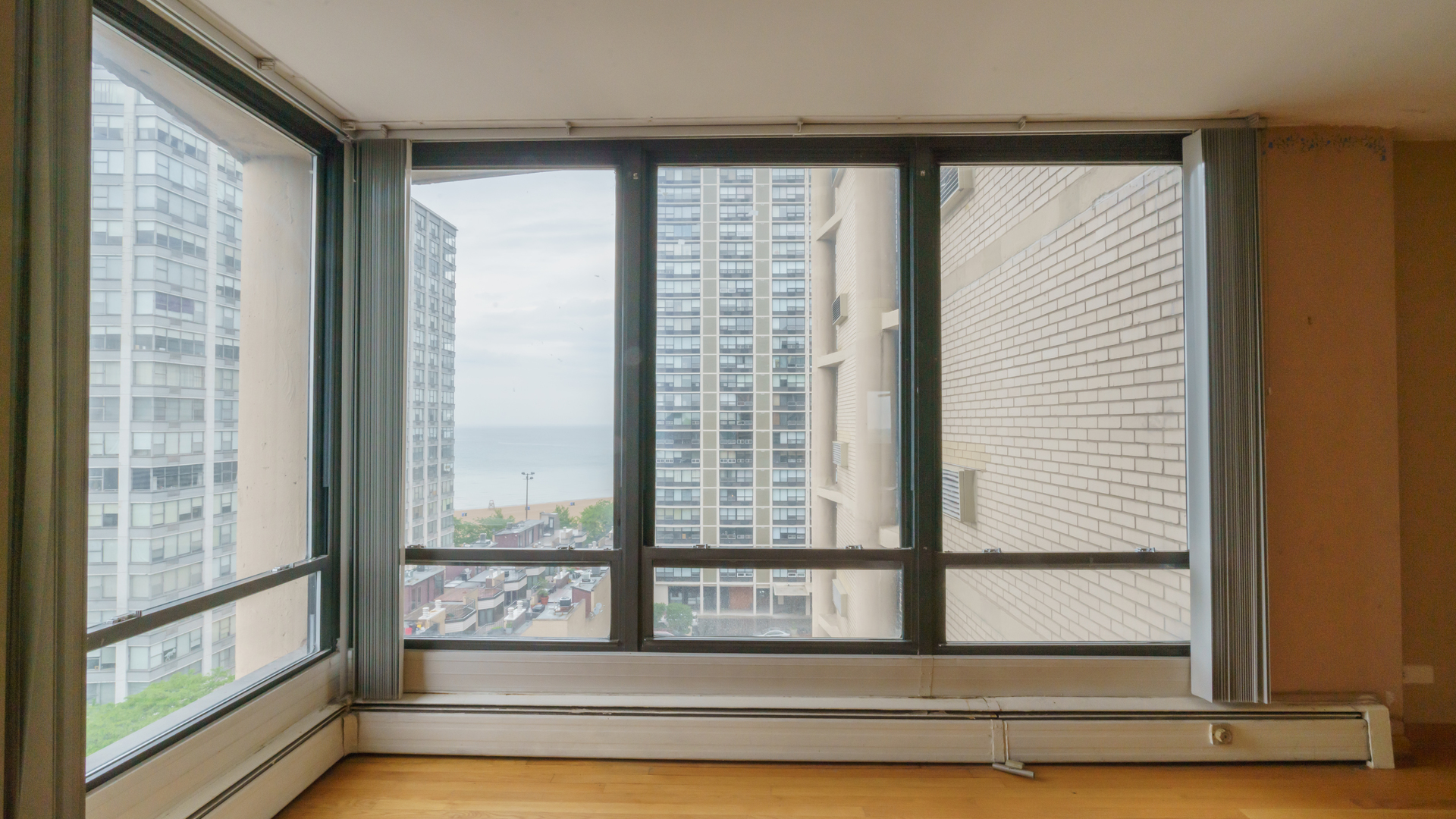 5740 North Sheridan Road, Unit 10D Chicago, IL 60660 - Photo 9 of 22 a view of front door