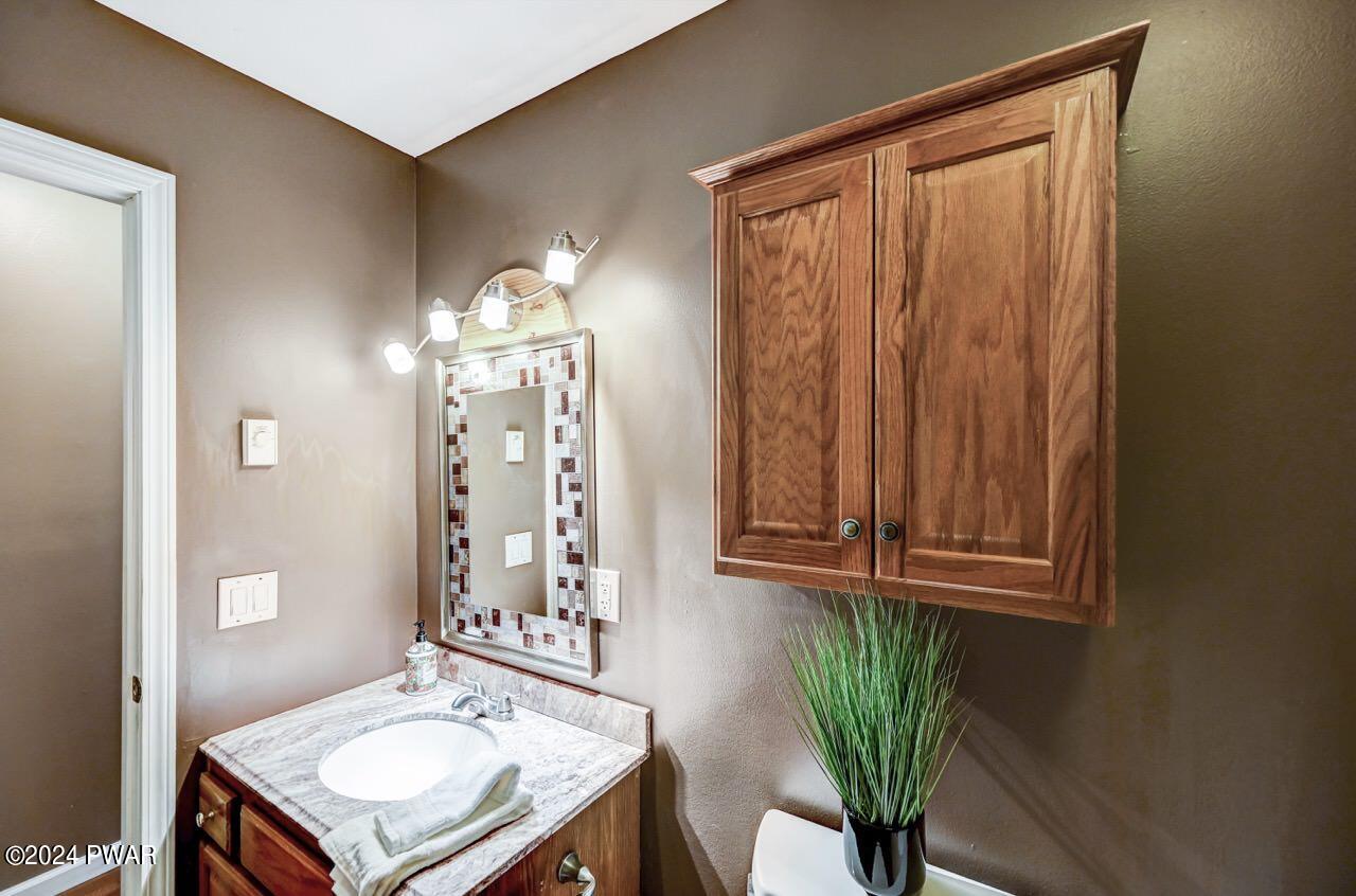 126 Ridge View Road Lackawaxen, PA 18425 - Photo 33 of 78 29 Bathroom 2 off hallway view 4