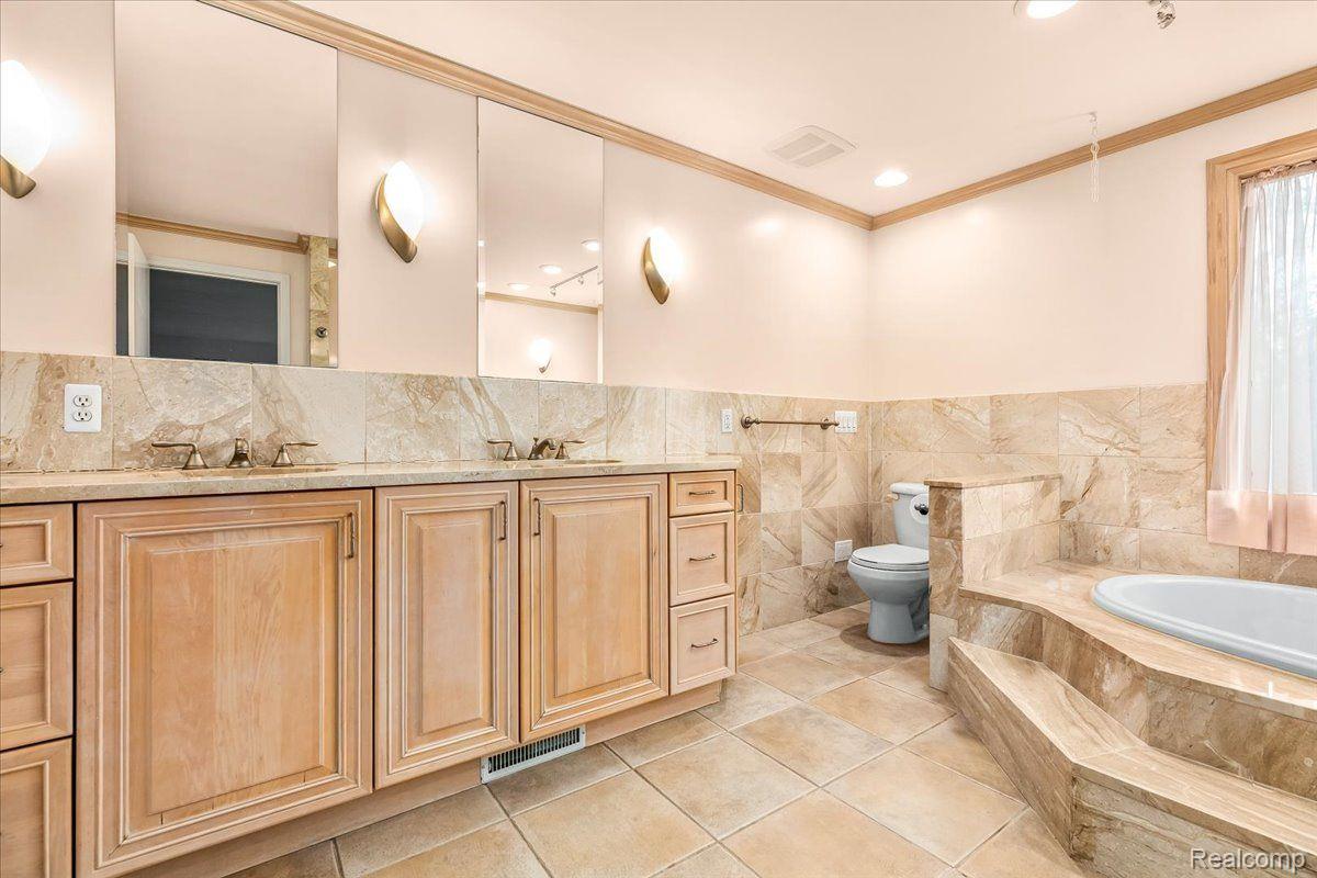 125 Stephens Road Grosse Pointe, MI 48236 - Photo 17 of 50 Gallery Image 17