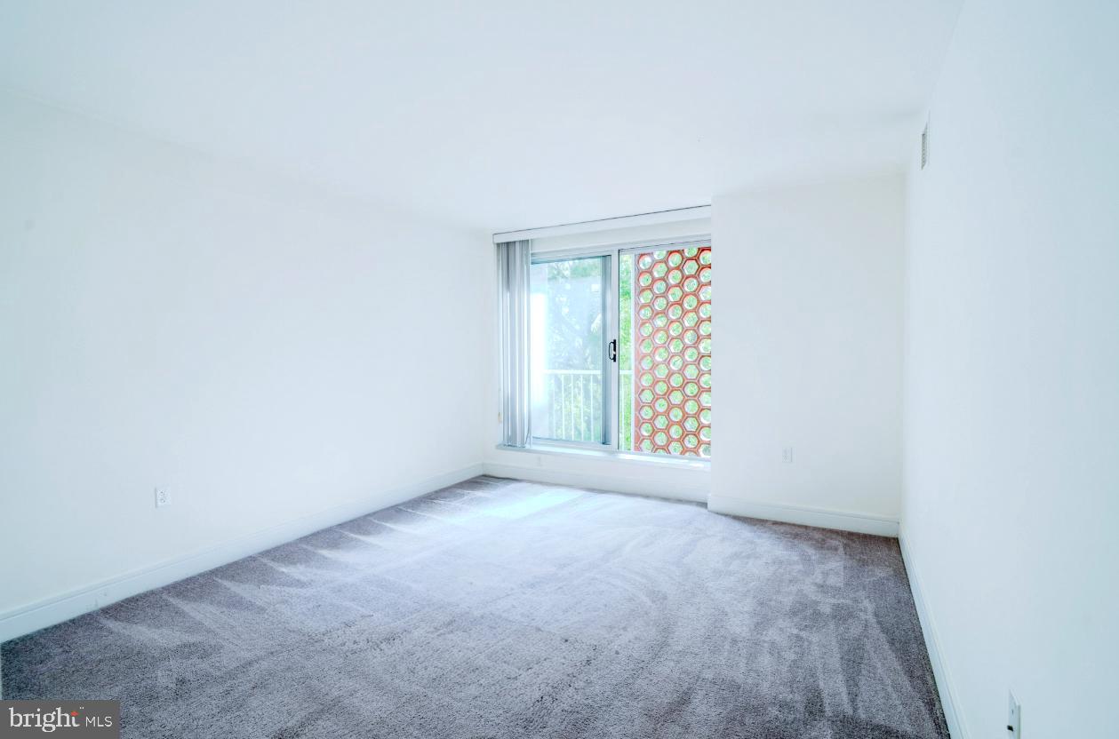 800 4th Street Southwest, Unit S501 Washington, DC 20024 - Photo 7 of 26 an empty room with windows