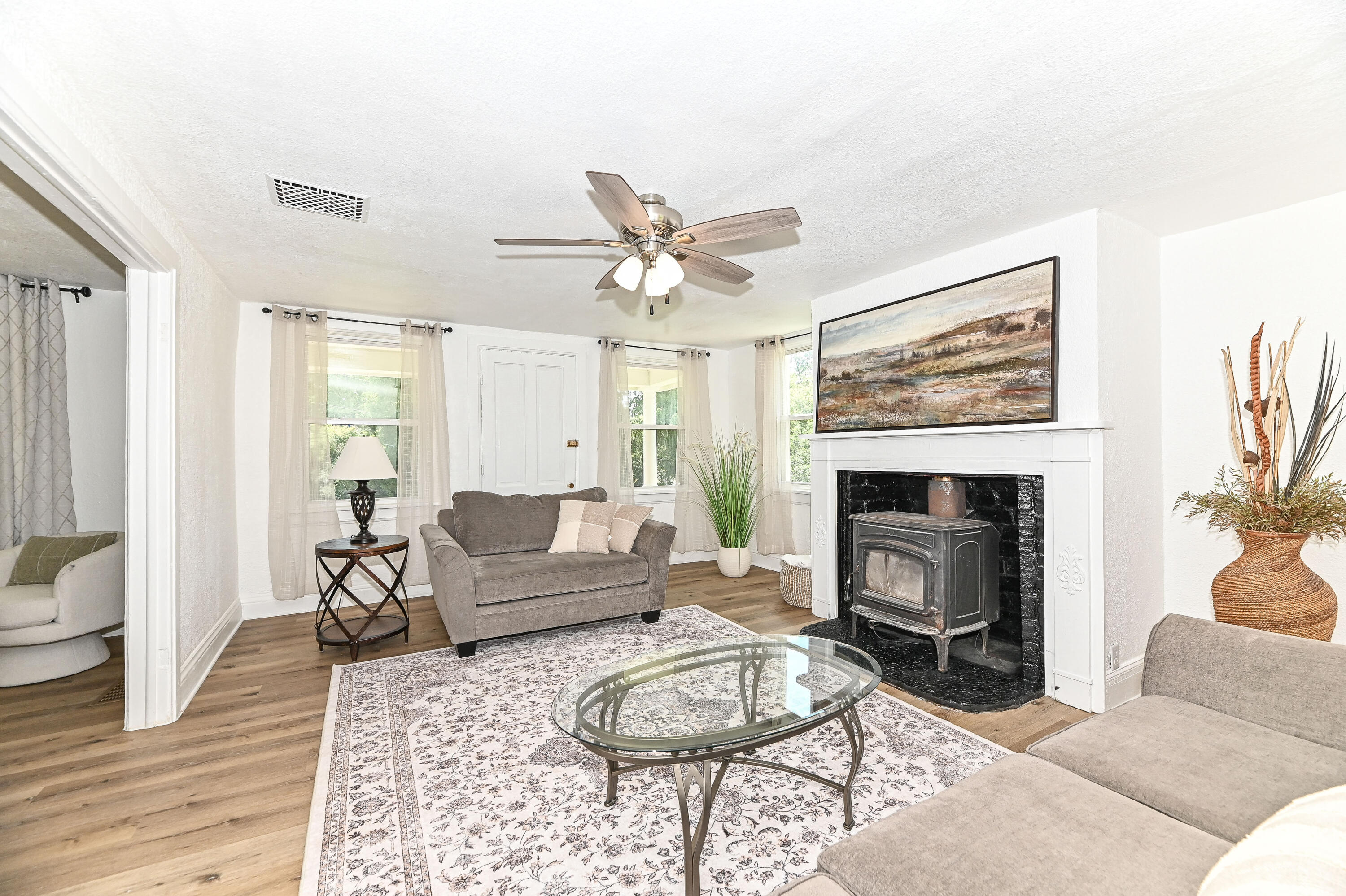 5824 Marsh Road Waterford, WI 53185 - Photo 10 of 50 Living Room