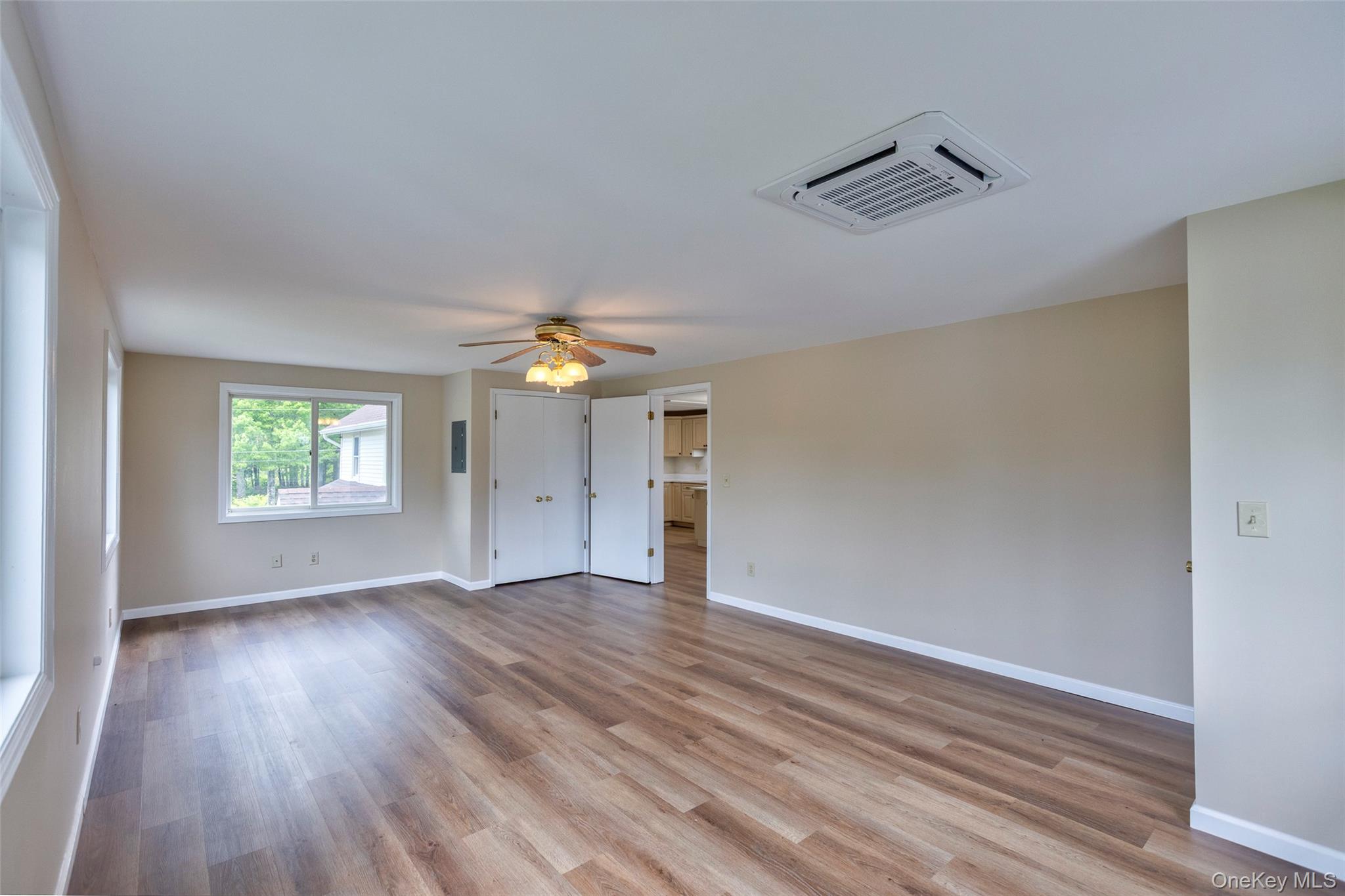 4 Low Road Wallkill, NY 12589 - Photo 31 of 50 apartment living room