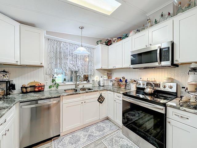 1359 Windsor Street Tavares, FL 32778 - Photo 3 of 54