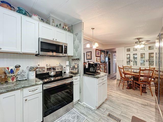 1359 Windsor Street Tavares, FL 32778 - Photo 4 of 54