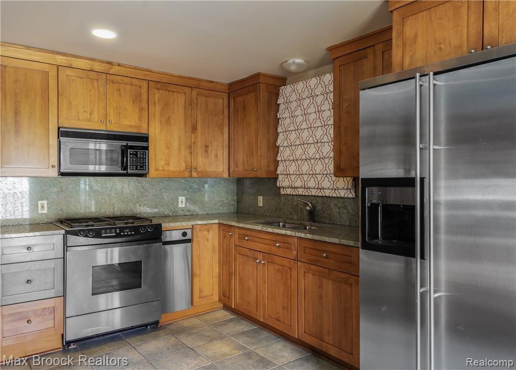 16 Ridge Road Pleasant Ridge, MI 48069 - Photo 19 of 44 Caterer's Kitchen