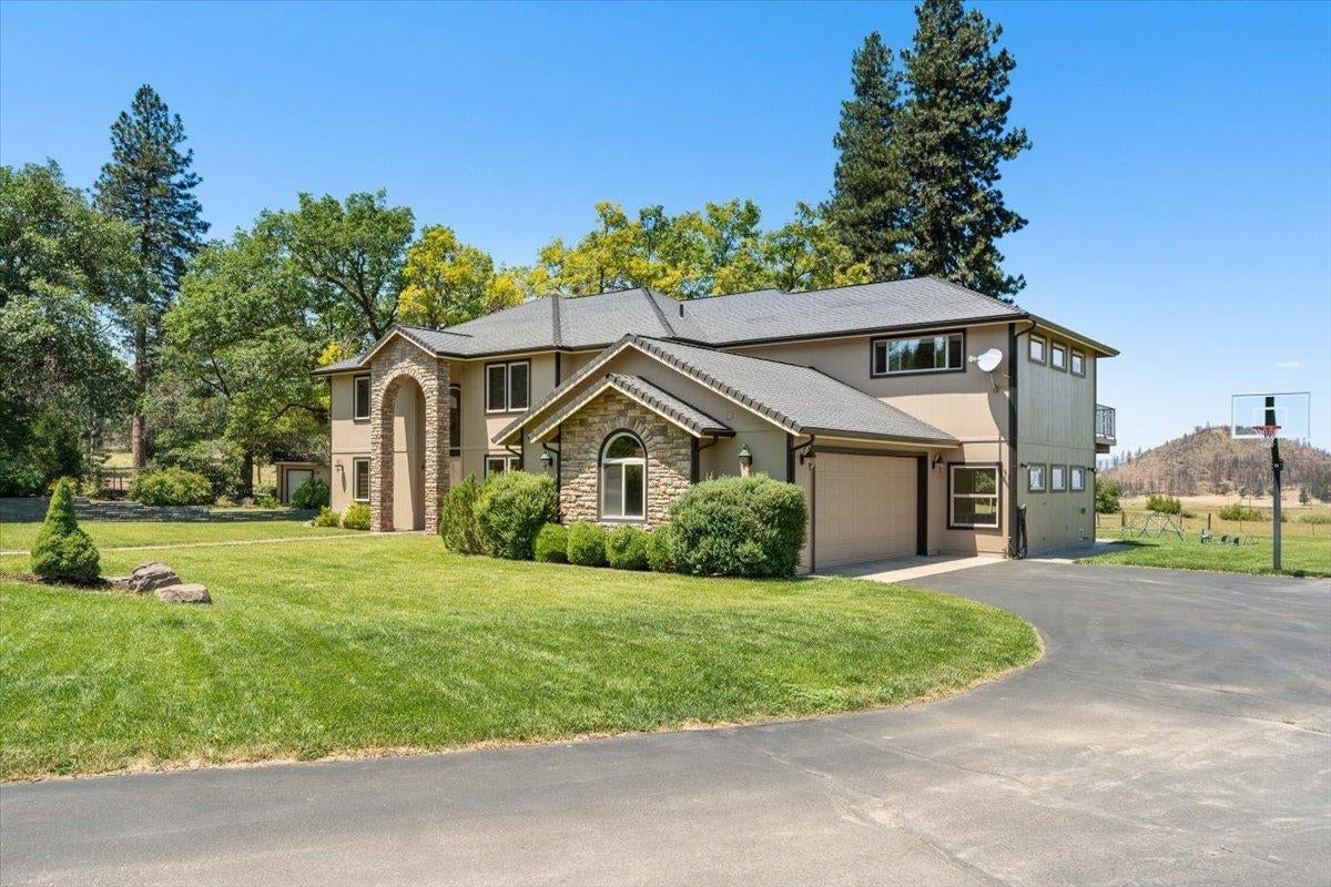 5026 Hoy Road Weed, CA 96094 - Photo 3 of 50 Gallery Image 3