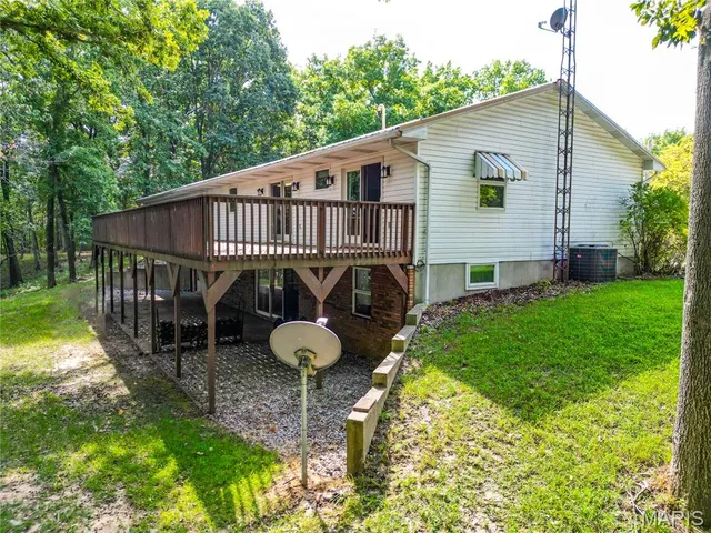 $500,000 | 76 Furness Lane, Hillsboro, IL 62049