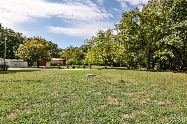 $500,000 | 76 Furness Lane, Hillsboro, IL 62049