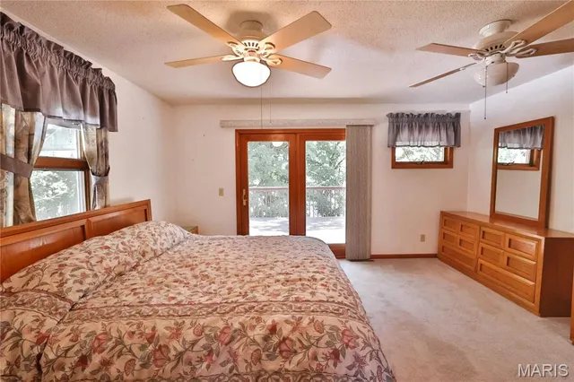 $500,000 | 76 Furness Lane, Hillsboro, IL 62049