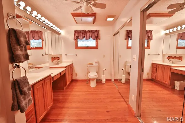 $500,000 | 76 Furness Lane, Hillsboro, IL 62049