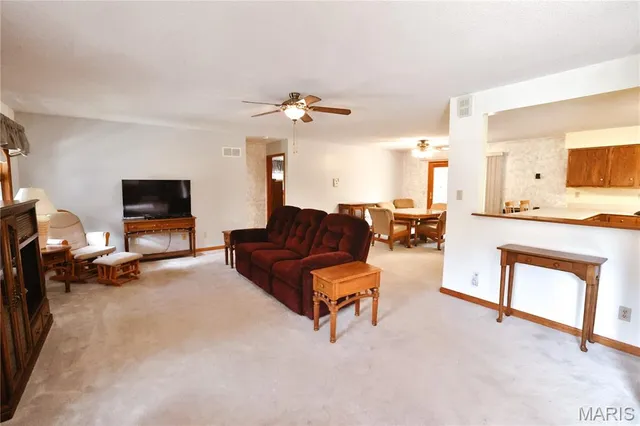 $500,000 | 76 Furness Lane, Hillsboro, IL 62049