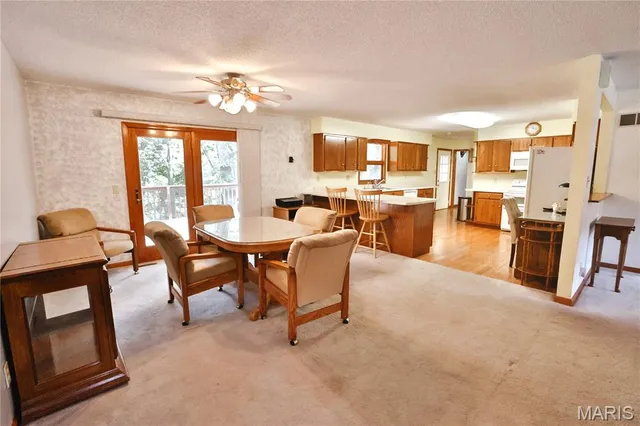 $500,000 | 76 Furness Lane, Hillsboro, IL 62049