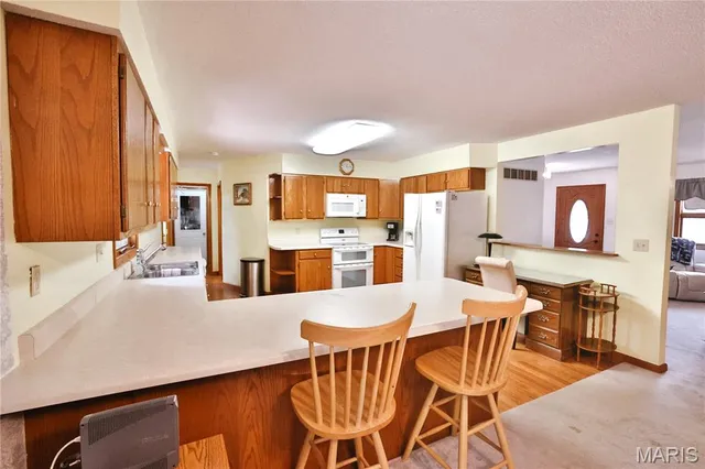 $500,000 | 76 Furness Lane, Hillsboro, IL 62049