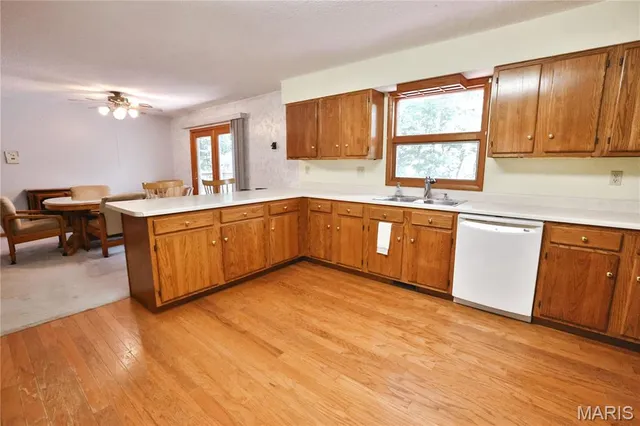 $500,000 | 76 Furness Lane, Hillsboro, IL 62049