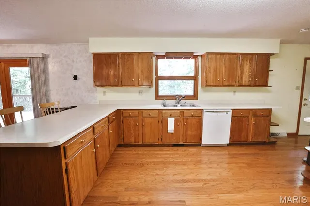 $500,000 | 76 Furness Lane, Hillsboro, IL 62049