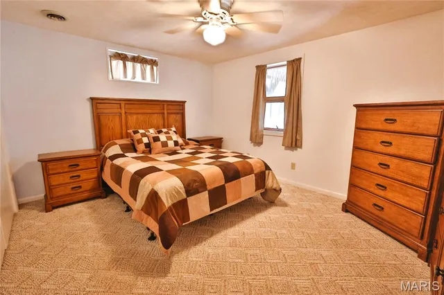 $500,000 | 76 Furness Lane, Hillsboro, IL 62049