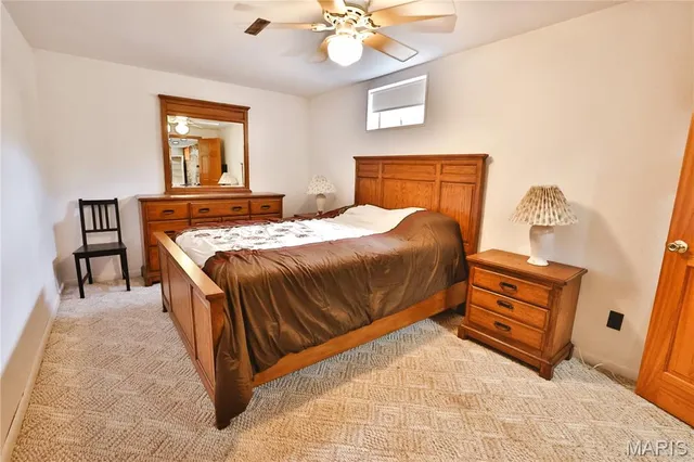 $500,000 | 76 Furness Lane, Hillsboro, IL 62049