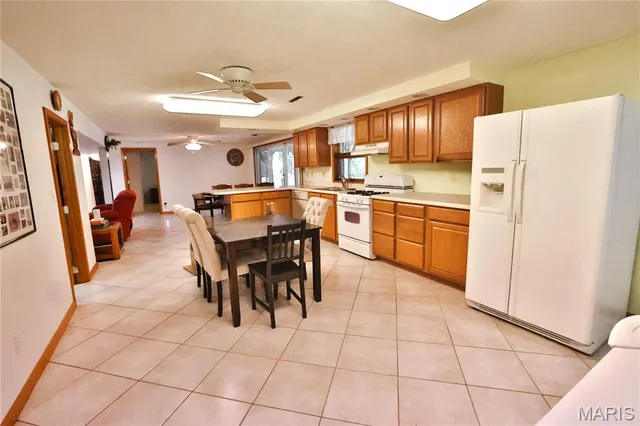 $500,000 | 76 Furness Lane, Hillsboro, IL 62049