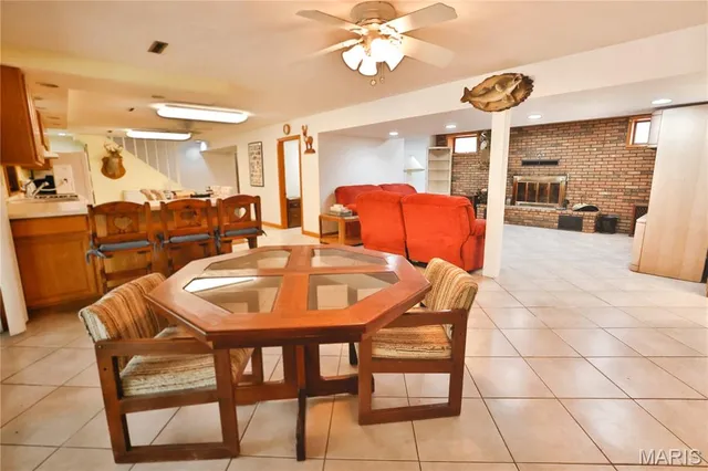 $500,000 | 76 Furness Lane, Hillsboro, IL 62049