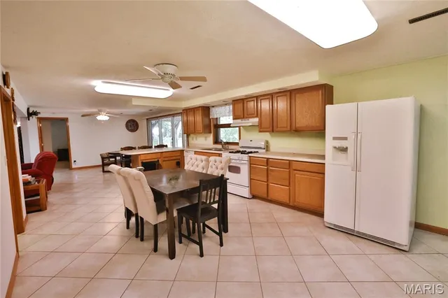 $500,000 | 76 Furness Lane, Hillsboro, IL 62049