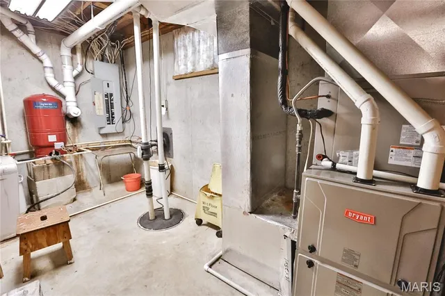 $500,000 | 76 Furness Lane, Hillsboro, IL 62049