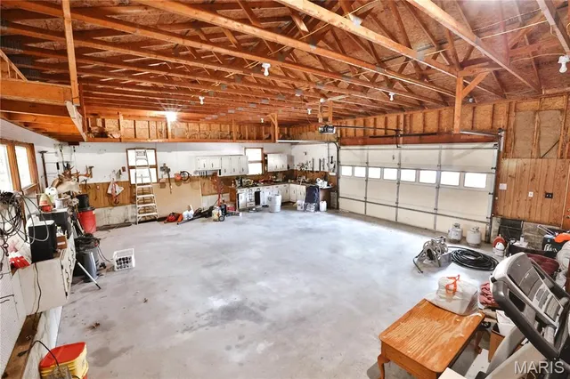 $500,000 | 76 Furness Lane, Hillsboro, IL 62049