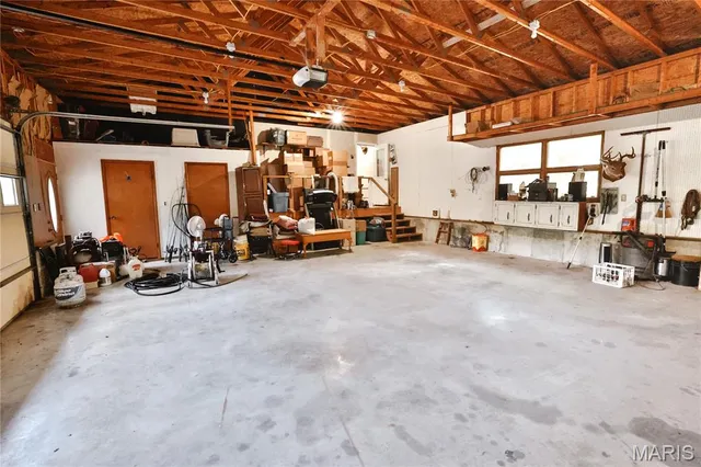 $500,000 | 76 Furness Lane, Hillsboro, IL 62049