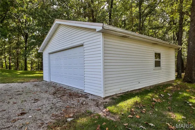 $500,000 | 76 Furness Lane, Hillsboro, IL 62049