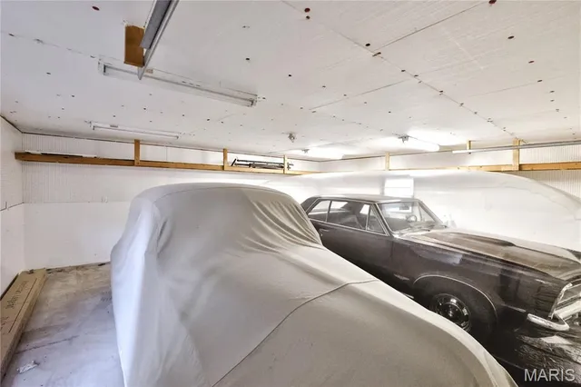 $500,000 | 76 Furness Lane, Hillsboro, IL 62049