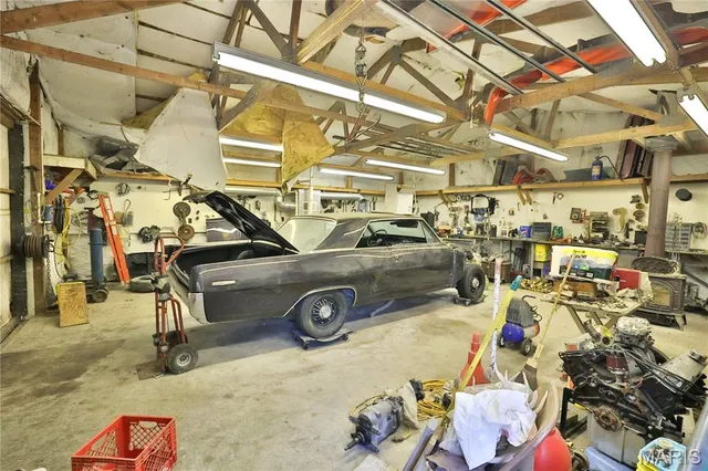 $500,000 | 76 Furness Lane, Hillsboro, IL 62049