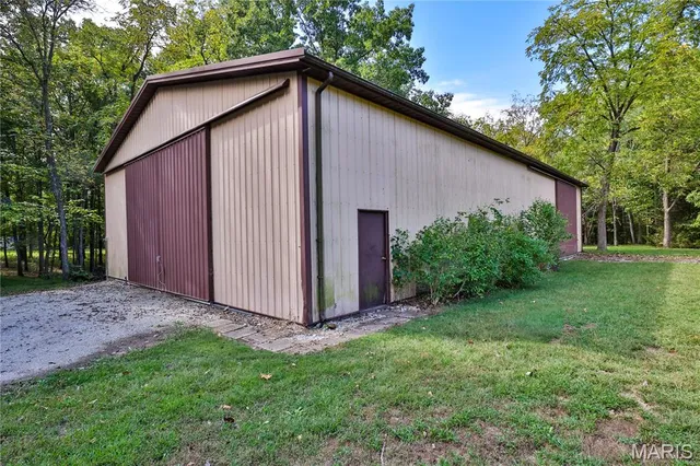 $500,000 | 76 Furness Lane, Hillsboro, IL 62049