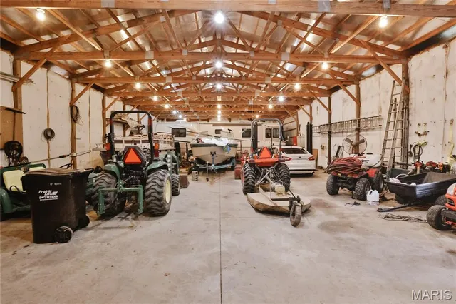 $500,000 | 76 Furness Lane, Hillsboro, IL 62049