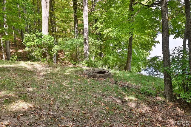 $500,000 | 76 Furness Lane, Hillsboro, IL 62049