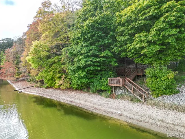 $500,000 | 76 Furness Lane, Hillsboro, IL 62049