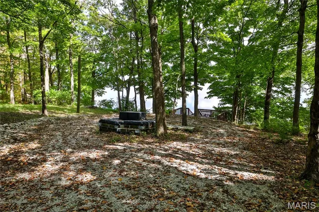 $500,000 | 76 Furness Lane, Hillsboro, IL 62049