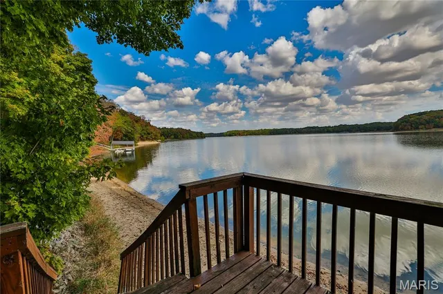 $500,000 | 76 Furness Lane, Hillsboro, IL 62049