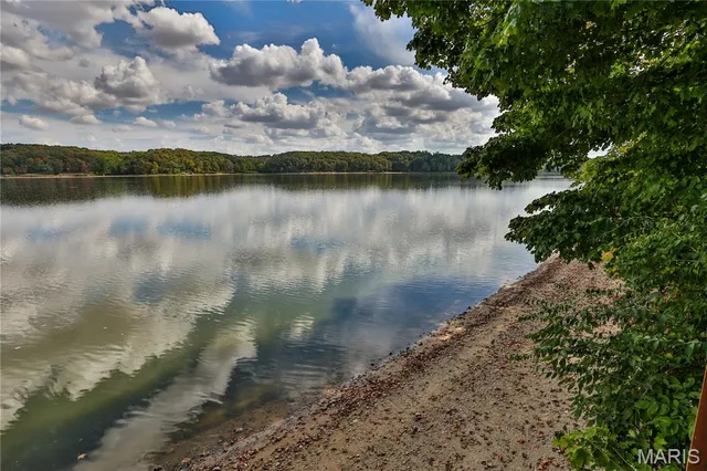 $500,000 | 76 Furness Lane, Hillsboro, IL 62049