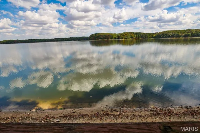 $500,000 | 76 Furness Lane, Hillsboro, IL 62049