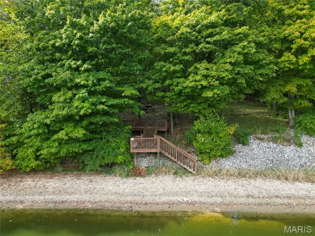 $500,000 | 76 Furness Lane, Hillsboro, IL 62049