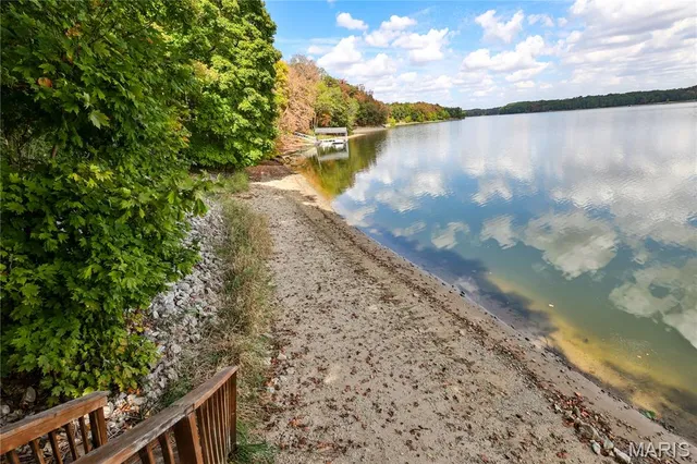 $500,000 | 76 Furness Lane, Hillsboro, IL 62049