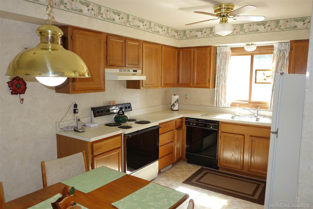 2151 Rochelle Park Drive Rochester Hills, MI 48309 - Photo 8 of 34