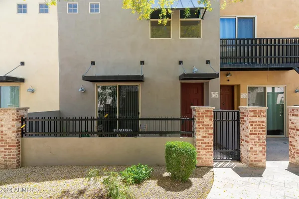 $2,295 | 1406 West Main Street, Unit 104, Mesa, AZ 85201