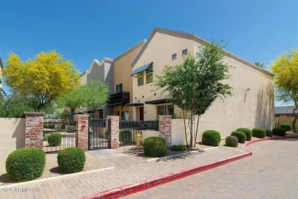 $2,295 | 1406 West Main Street, Unit 104, Mesa, AZ 85201