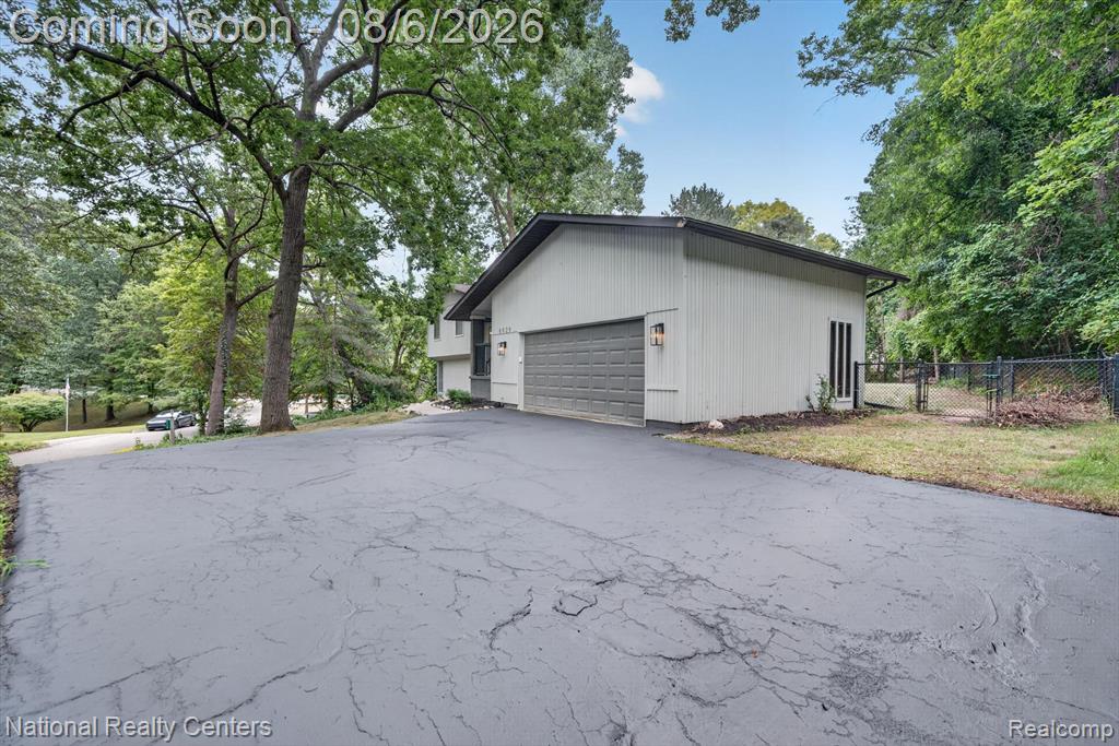 8928 Minne Wanna Road Clarkston, MI 48348 - Photo 2 of 30 Gallery Image 2