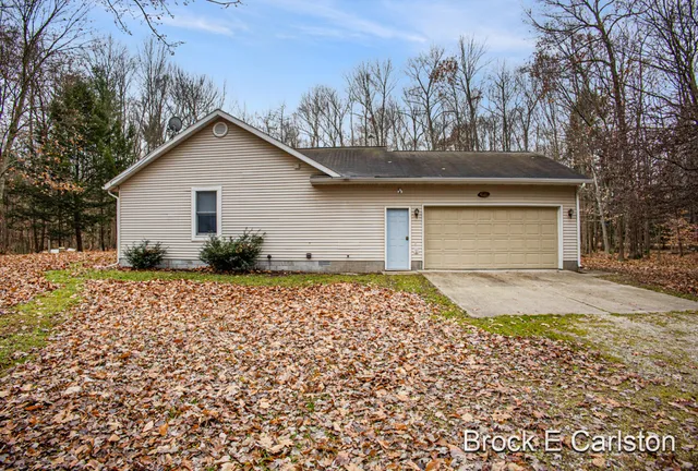 $339,900 | 1977 East Michillinda Road, Twin Lake, MI 49457