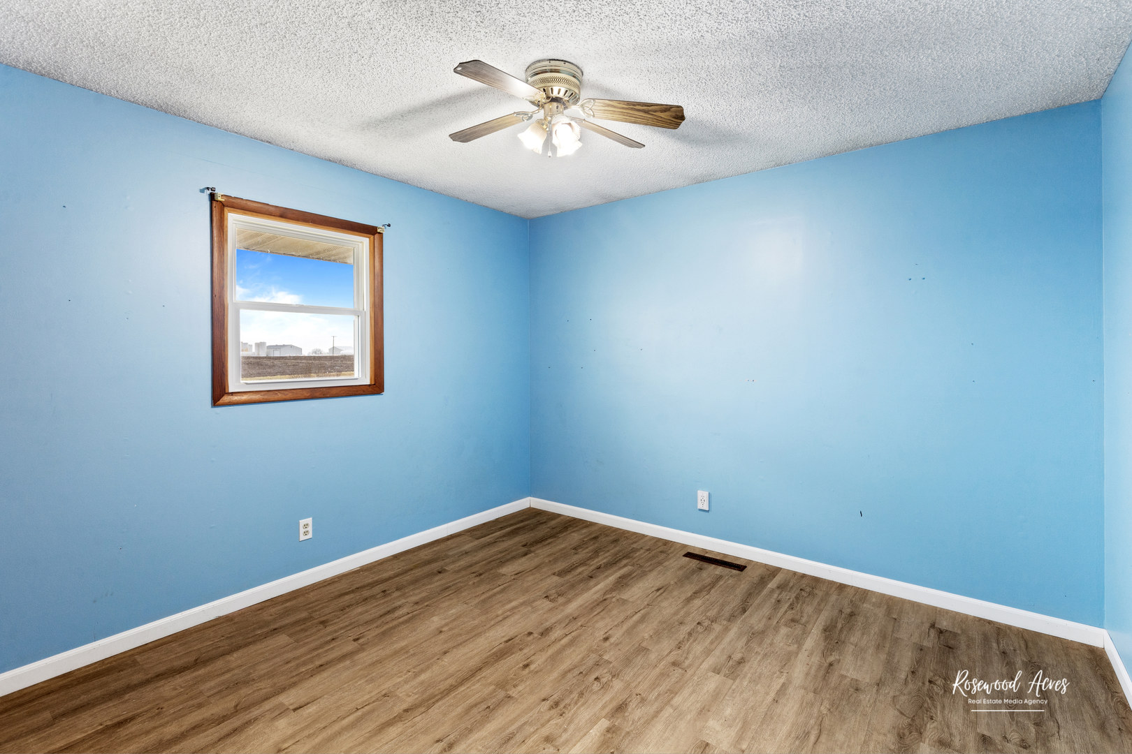 19663 North 3000 E Road Cullom, IL 60929 - Photo 12 of 18 a view of a room with a fan and a fan